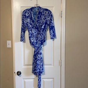 Antonio Melani coral wrap dress, 3/4 sleeves. M